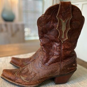 Women’s Ariat cowboy boots
